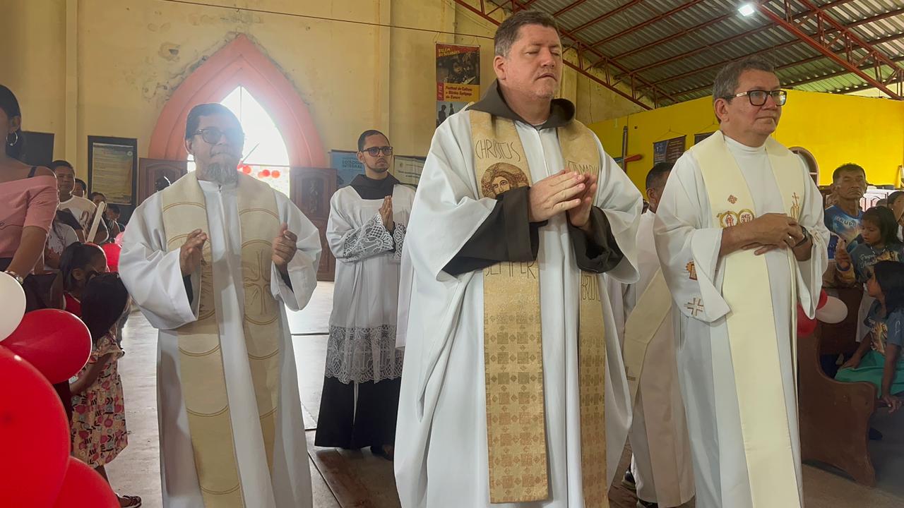 Celebração eucarística com frades capuchinhos